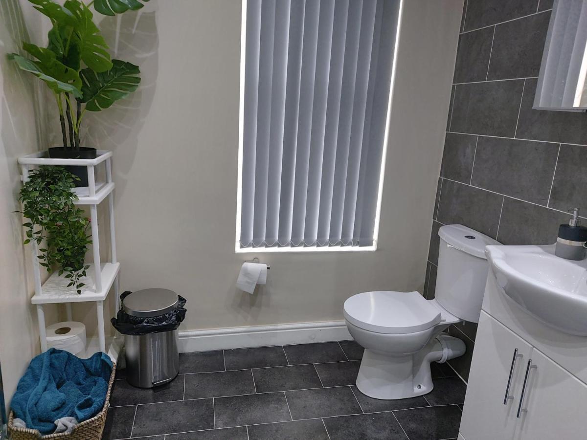Spacious Two Bedroom House, Parking And Wifi Leeds  Dış mekan fotoğraf