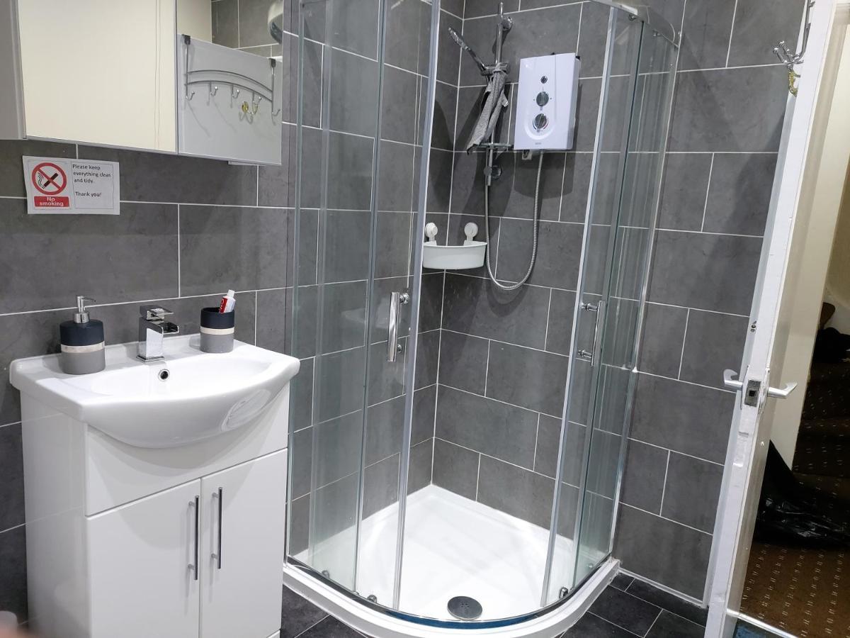 Spacious Two Bedroom House, Parking And Wifi Leeds  Dış mekan fotoğraf