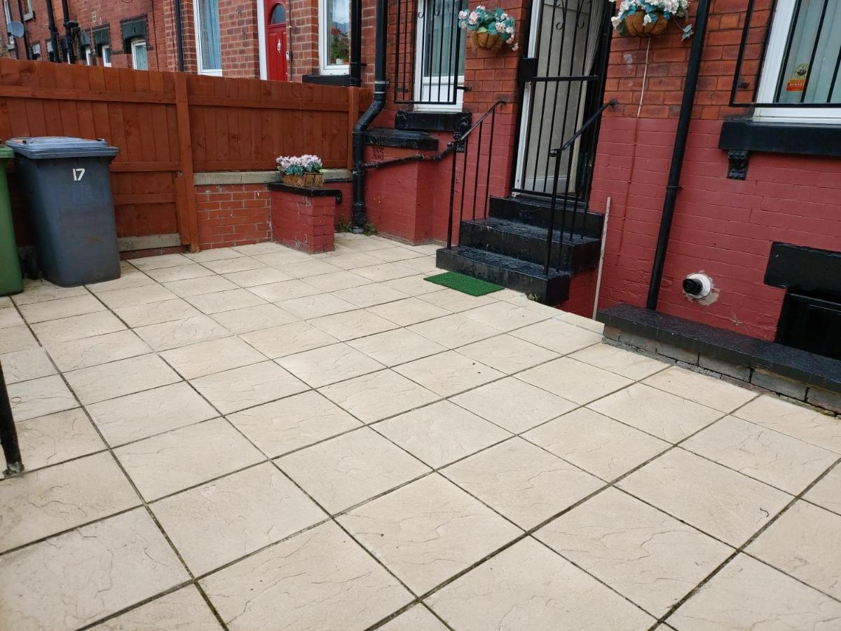 Spacious Two Bedroom House, Parking And Wifi Leeds  Dış mekan fotoğraf
