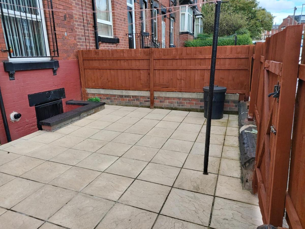 Spacious Two Bedroom House, Parking And Wifi Leeds  Dış mekan fotoğraf