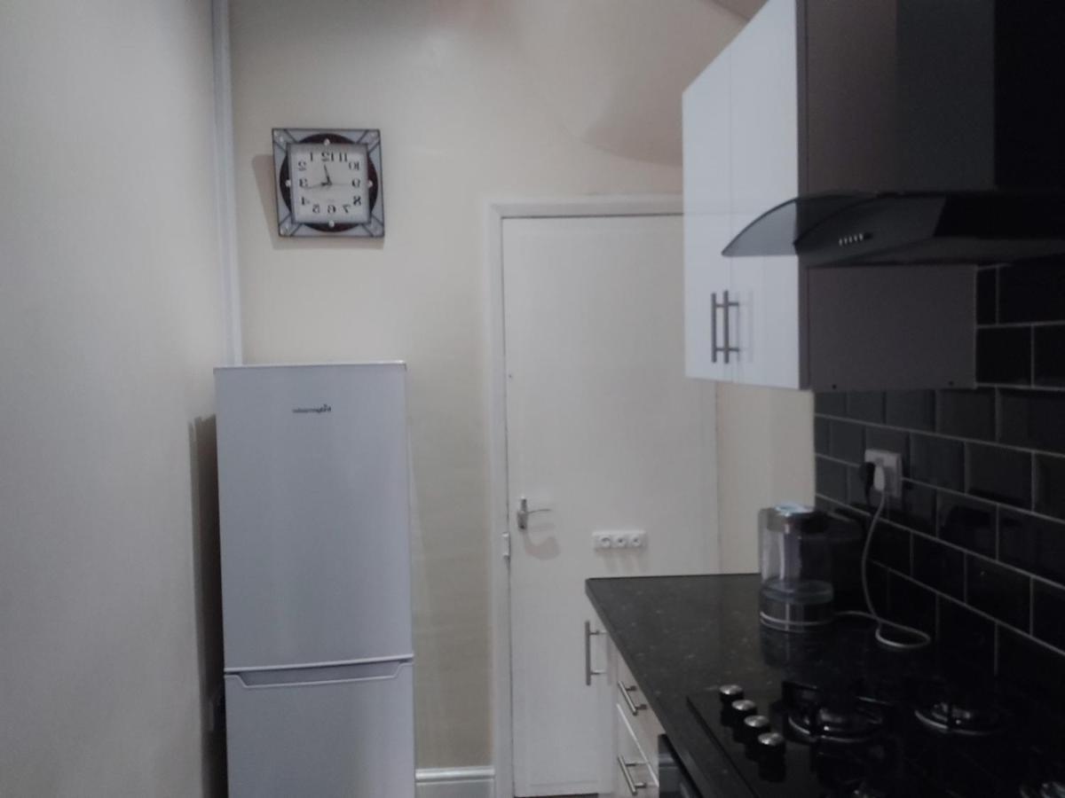 Spacious Two Bedroom House, Parking And Wifi Leeds  Dış mekan fotoğraf