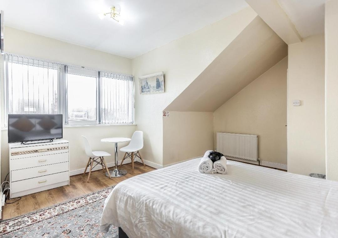 Spacious Two Bedroom House, Parking And Wifi Leeds  Dış mekan fotoğraf