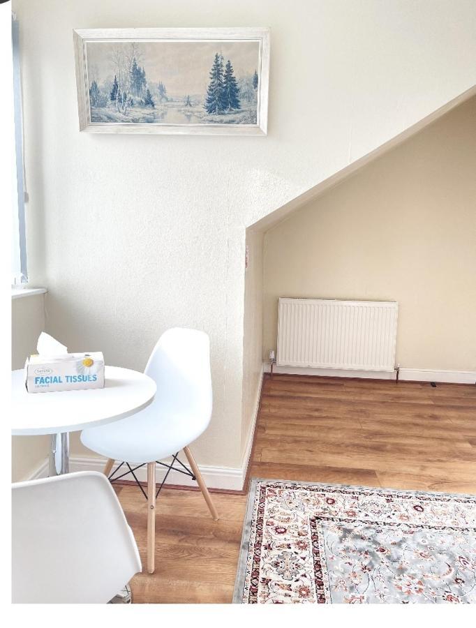 Spacious Two Bedroom House, Parking And Wifi Leeds  Dış mekan fotoğraf