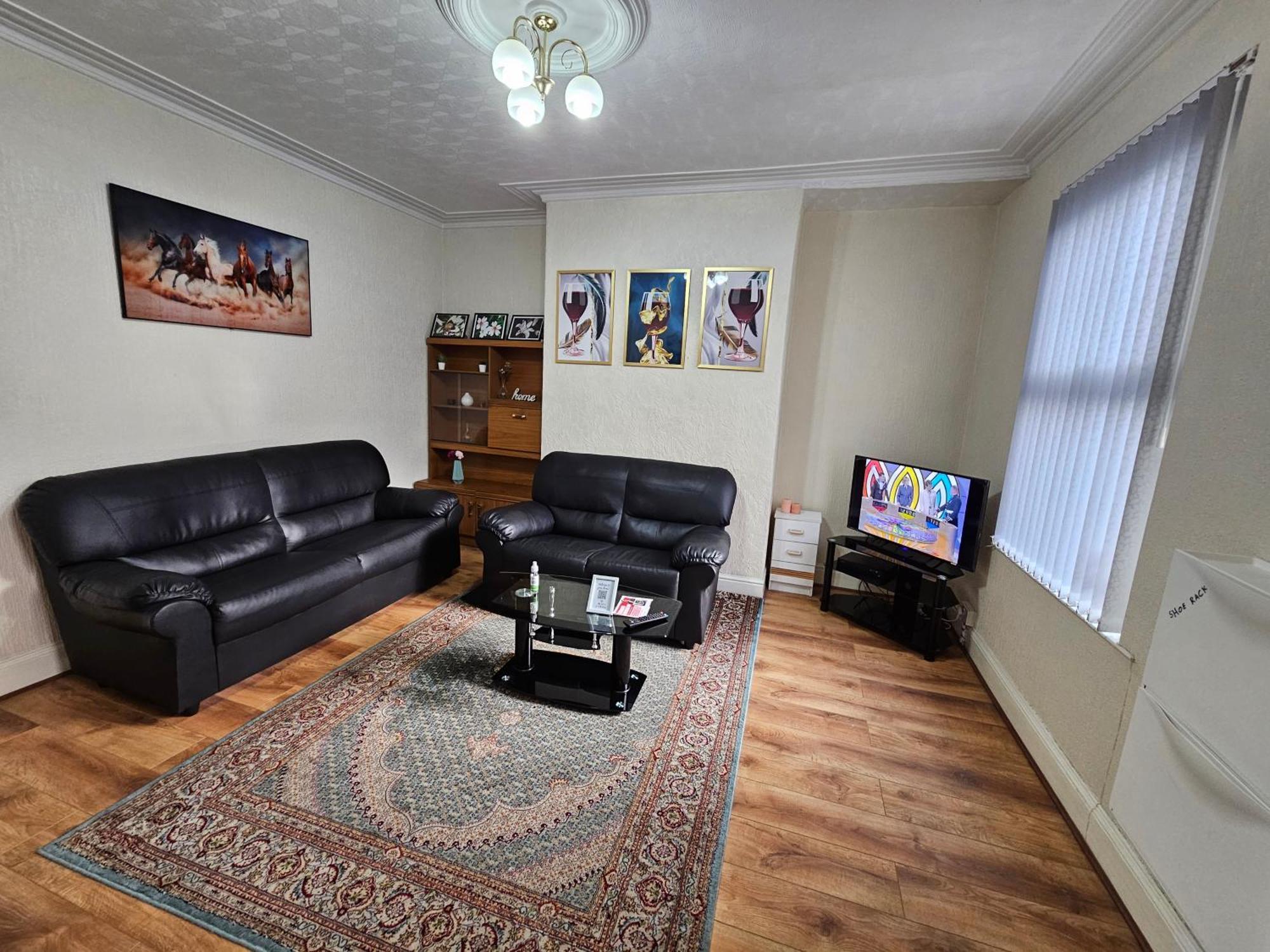 Spacious Two Bedroom House, Parking And Wifi Leeds  Dış mekan fotoğraf