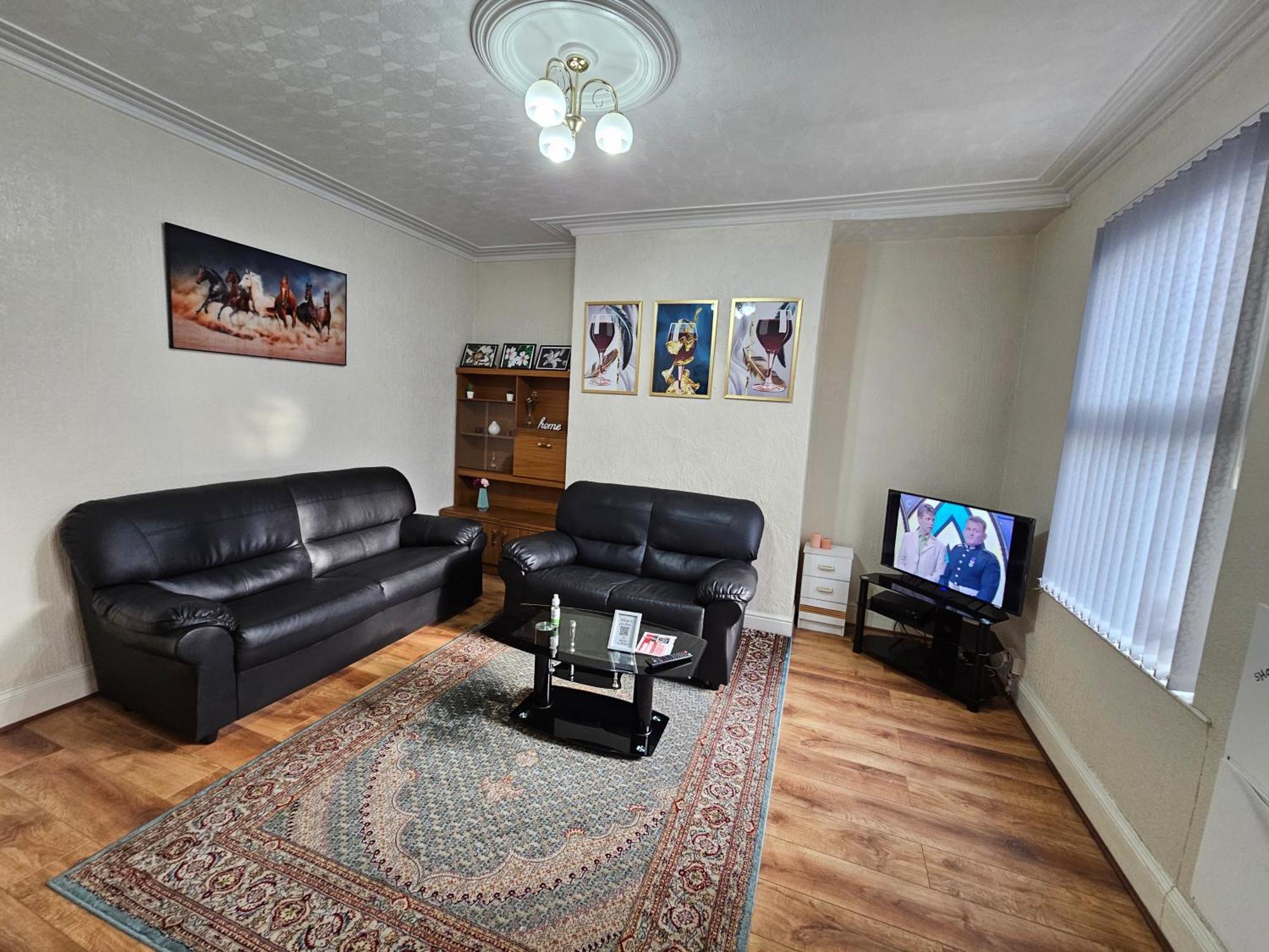 Spacious Two Bedroom House, Parking And Wifi Leeds  Dış mekan fotoğraf
