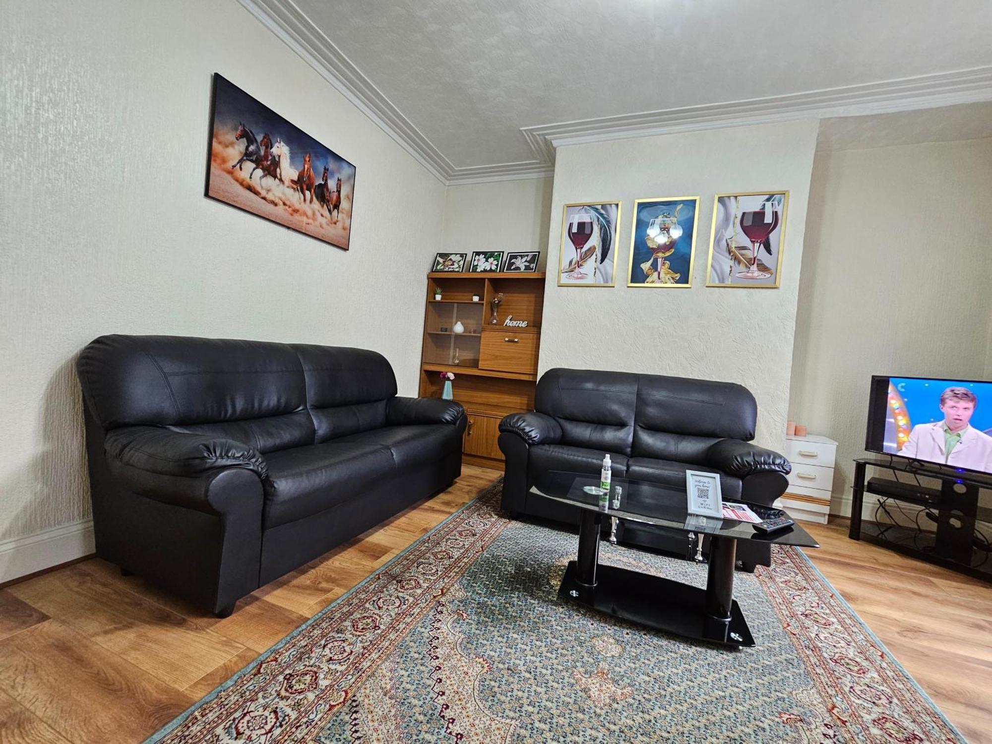 Spacious Two Bedroom House, Parking And Wifi Leeds  Dış mekan fotoğraf