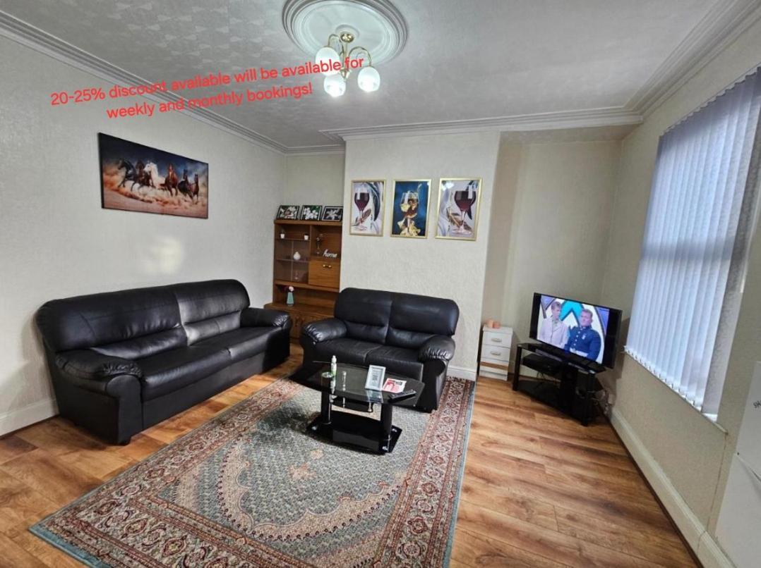 Spacious Two Bedroom House, Parking And Wifi Leeds  Dış mekan fotoğraf
